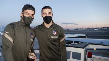 Luis Suárez y Hermoso, antes de subir al avión rumbo a Granada.