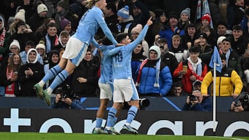 Manchester City's Argentinian striker #19 Julian Alvarez (R) celebrates scoring the team's third goal during the UEFA Champions League Group G football match between Manchester City and RG Leipzig at the Etihad Stadium, in Manchester, north west England, on November 28, 2023. (Photo by Paul ELLIS / AFP)