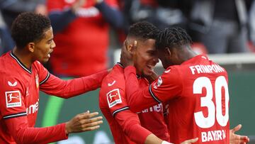 Soccer Football - Bundesliga - Bayer Leverkusen v Schalke 04 - BayArena, Leverkusen, Germany - October 8, 2022 Bayer Leverkusen's Paulinho celebrates scoring their fourth goal with Jeremie Frimpong REUTERS/Kai Pfaffenbach DFL REGULATIONS PROHIBIT ANY USE OF PHOTOGRAPHS AS IMAGE SEQUENCES AND/OR QUASI-VIDEO.