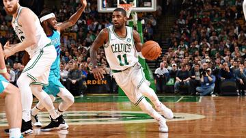 Irving llegó a Boston como el fichaje estrella del conjunto de los Celtics. El de 26 años los ayudó a encaminarse a los Playoffs, pero después de 60 juegos tuvo que decir adió a la temporada por una lesión en la rodilla izquierda.