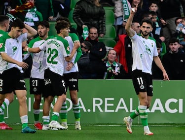 Gol y asistencia de Andrés Martín para dar el empate al Racing contra el Eibar, en Ipurua. No sabemos con cuál de las dos acciones quedarnos. En su asistencia a Arana hizo un giro sobre una baldosa para dejarle solo; y en su tanto, se sacó un zurdazo descomunal para marcar. Elijan ustedes.