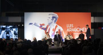 Así fue la inauguración de la estatua de Luis Aragonés en el Metropolitano