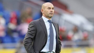 Paco Jémez dirige un partido.