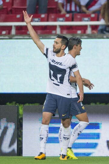 Pese a la incertidumbre que existía en el canterano, el dorsal 4 se convirtió en el líder de la zaga de Pumas ante la salida de Darío Verón y la ausencia por lesión de Gerardo Alcoba. 