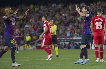 El chileno jugó desde la partida ante Girona, aportó con una asistencia en el gol de Lionel Messi, pero fue reemplazado en el complemento. El duelo terminó 2-2.