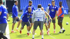 Emre &Ccedil;olak, durante el primer entrenamiento del Deportivo en Riazor.