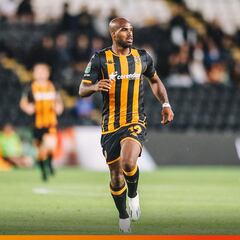 Óscar Estupiñán llega a Brasil para firmar con Bahía