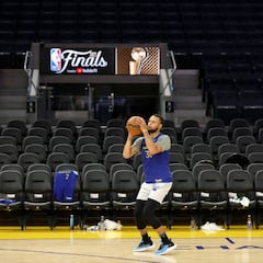 Why hasn’t Steph Curry won the NBA Finals MVP trophy?