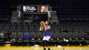 SAN FRANCISCO, CALIFORNIA - JUNE 01: Stephen Curry #30 of the Golden State Warriors takes a shot during media day prior to the start of the NBA Finals at Chase Center on June 01, 2022 in San Francisco, California. The Golden State Warriors will play the Boston Celtics in Game 1 of the NBA Finals on June 2, 2022. NOTE TO USER: User expressly acknowledges and agrees that, by downloading and/or using this photograph, User is consenting to the terms and conditions of the Getty Images License Agreement. (Photo by Ezra Shaw/Getty Images)