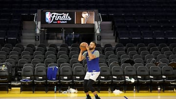 SAN FRANCISCO, CALIFORNIA - JUNE 01:  Stephen Curry #30 of the Golden State Warriors takes a shot during media day prior to the start of the NBA Finals at Chase Center on June 01, 2022 in San Francisco, California. The Golden State Warriors will play the Boston Celtics in Game 1 of the NBA Finals on June 2, 2022. NOTE TO USER: User expressly acknowledges and agrees that, by downloading and/or using this photograph, User is consenting to the terms and conditions of the Getty Images License Agreement.  (Photo by Ezra Shaw/Getty Images)