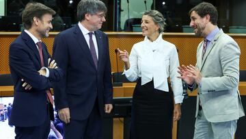 Catalan separatist leader Carles Puigdemont talks with Spanish Deputy Prime Minister Yolanda Diaz,  Jaume Asens, former Member of the Congress of Deputies of Spain and Catalan MEP Antoni Comin, at the European Parliament in Brussels, Belgium September 4, 2023. REUTERS/Yves Herman