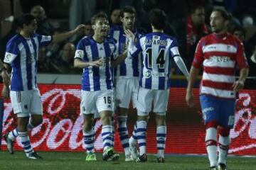 Celebración del gol de penalti de Carlos Vela. 0-1.