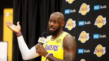 EL SEGUNDO (United States), 29/09/2025.- Los Angeles Lakers forward LeBron James attends the Los Angeles Lakers Media Day at the UCLA Health Training Center in El Segundo, California, USA, 29 September 2025. (Baloncesto) EFE/EPA/CAROLINE BREHMAN SHUTTERSTOCK OUT