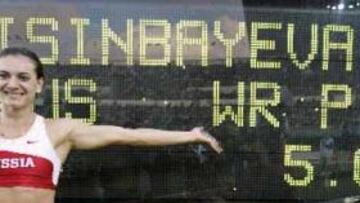 <B>PRIMER MUNDIAL.</B> La rusa ha sumado su primera presea de oro en unos mundiales al aire libre. Un premio que llevó, además, el premio de batir su propio récord.