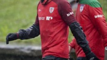 Aritz Aduriz al final del entrenamiento.