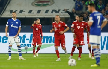 James Rodríguez marca ante el Schalke 04 en el primer partido como titular en la cuarta jornada de la Bundesliga. El colombiano anotó de cabeza y jugó 86 minutos. 