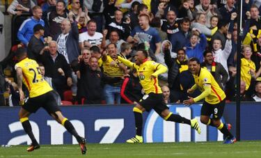 Manchester United fall apart at the seams in third straight defeat