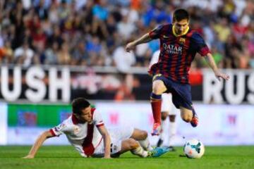 Leo Messi con el balón.