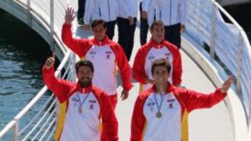 El K4 1000 del asturiano Javier Hernanz , los gallegos Rodrigo Germade y &Oacute;scar Carrera y del vasco &Iacute;&ntilde;igo Pe&ntilde;a ha alcanzado un triunfo hist&oacute;rico en la Copa del Mundo de Mil&aacute;n. 