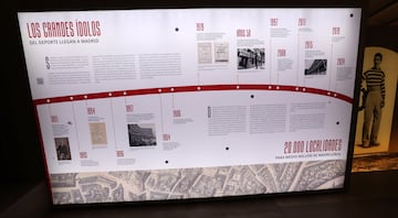 Uno de los carteles explicativos de la historia del frontón. 