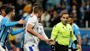 “Es un momento difícil”: dos chilenos se encuentran y uno queda en zona de descenso