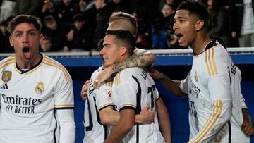 VITORIA, 21/12/2023.- El lateral del Real Madrid Lucas Vázquez (c) celebra un gol encuentro de la jornada 18 de LaLiga entre el Deportivo Alavés y el Real Madrid, este jueves en el Estadio de Mendizorroza, en Vitoria. EFE/Adrián Ruiz Hierro
