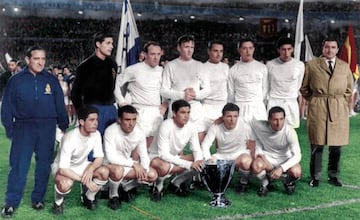 De pie: Vicente, Di Stéfano, Santamaría, Casado, Vidal, Pachín, Muñoz; Agachados: Manolín Bueno, Del Sol, Marquitos, Puskas y Gento.