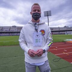 Nikita Mazepin llegó al GP de México con camistea de Raúl Jiménez