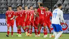 El equipo de Suiza celebra el gol de Ndoye ante Francia.