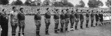 Equipación de la Selección Española entre 1945 y 1947. Partido de 1947 contra Irlanda del Norte.