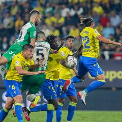 Claudio Bravo detiene al Cádiz