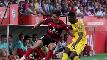 El gol decisivo del partido Mirandés-Andorra fue obra de una genialidad de Carlos Martín. Hizo fácil y tomó la mejor decisión en una situación en la que lo más fácil era darse por vencido. Ahora es el máximo goleador de la categoría.