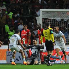 Julio González hizo el gol del empate para Pumas