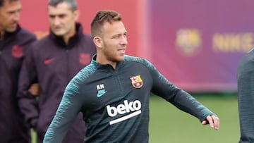 Arthur, descartado para el Clásico