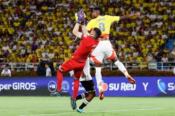 La Selección Colombia goleó 3-0 a Bolivia en el estadio Metropolitano y selló su paso a la Copa del Mundo 2026. Anotaron James, Jhon Córdoba y Juanfer Quintero.