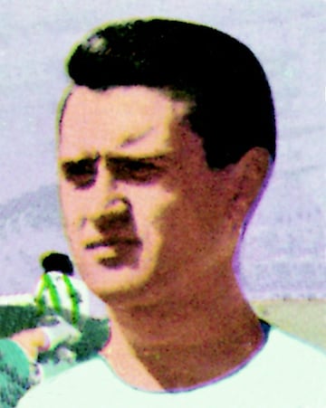 Tras cuatro años en el Real Madrid (1958-1962), estuvo cedido en Osasuna en la temporada 1961-1962.
