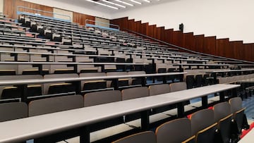 Un aula del examen del MIR en la Facultad de F&iacute;sica de la UB (Archivo)