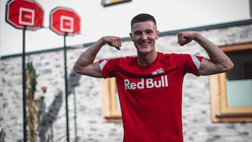 BRAMBERG, AUSTRIA - JUNE 27: Benjamin Sesko of FC Red Bull Salzburg celebrates after playing basketball on June 27, 2021 in Bramberg, Austria. (Photo by Andreas Schaad - Red Bull Salzburg/Red Bull Salzburg via Getty Images)