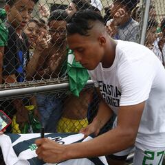 Amistoso benéfico de Sebastián Gómez en su barrio en Medellín
