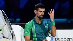 El tenista serbio Novak Djokovic reacciona durante su partido ante Hubert Hurkacz en las ATP Finals.