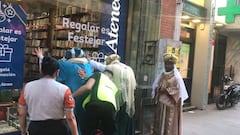 Ojo a la escena: la policía retiene y revisa a... ¡los Reyes Magos!