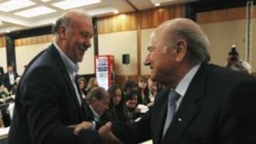 Del Bosque, que ayer salud&oacute; a Blatter, presidente de FIFA, est&aacute; en Sao Paulo para asistir al sorteo.