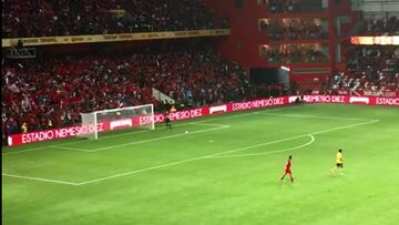 La afición del Toluca se mostró respetuosa en el duelo que sirvió para celebrar los 100 años del equipo escarlata frente a Los Colchoneros.