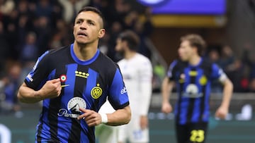 Milan (Italy), 01/04/2024.- Inter'Äôs Alexis Sanchez jubilates after scoring the 2-0 during the Italian serie A soccer match between Fc Inter and Empoli at Giuseppe Meazza stadium in Milan, Italy, 01 April 2024. (Italia) EFE/EPA/MATTEO BAZZI
