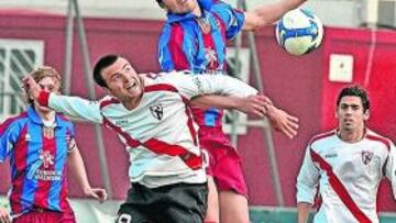 <b>MISMO GUIÓN. </b>El filial acumula una nueva derrota y se hunde en la clasificación.