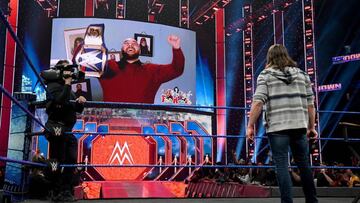 Bray Wyatt reta a Daniel Bryan en SmackDown.