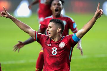 Con goles de Óscar Cortes y Gustavo Puerta, el equipo nacional logró darle la vuelta al marcador para iniciar la Copa del mundo con un triunfo.