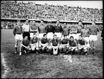 El 10 de agosto de 1938 se inauguró el Estadio Nemesio Camacho El Campín. Así se veía el estadio en la época del Dorado.