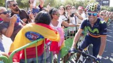 Valverde durante la salida de la etapa de ayer.