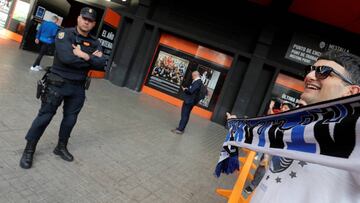 Aficionados del Atalanta, ayer en Mestalla. 